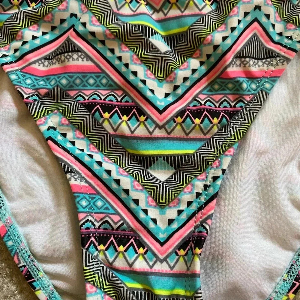 Bikini bottoms, new without tag or liner size medium - Picture 2 of 7